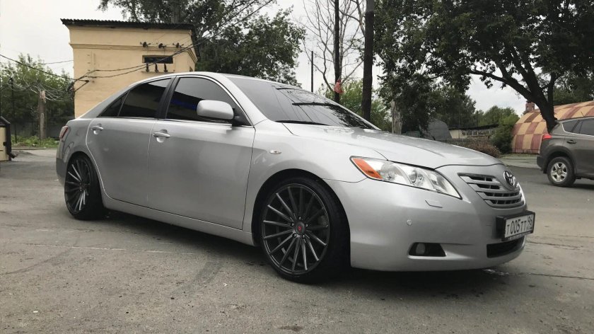 Тойота Камри 40 r19