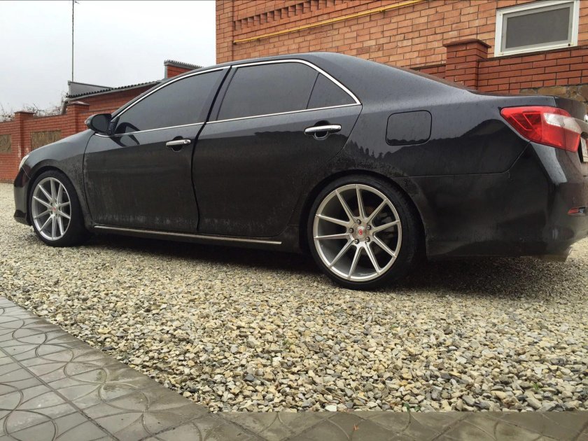 Toyota Camry v40 r20 Vossen