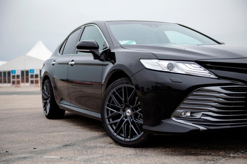 Toyota Camry xv70 r19