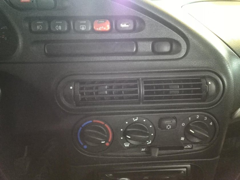 Chevrolet Niva кнопка кондиционера