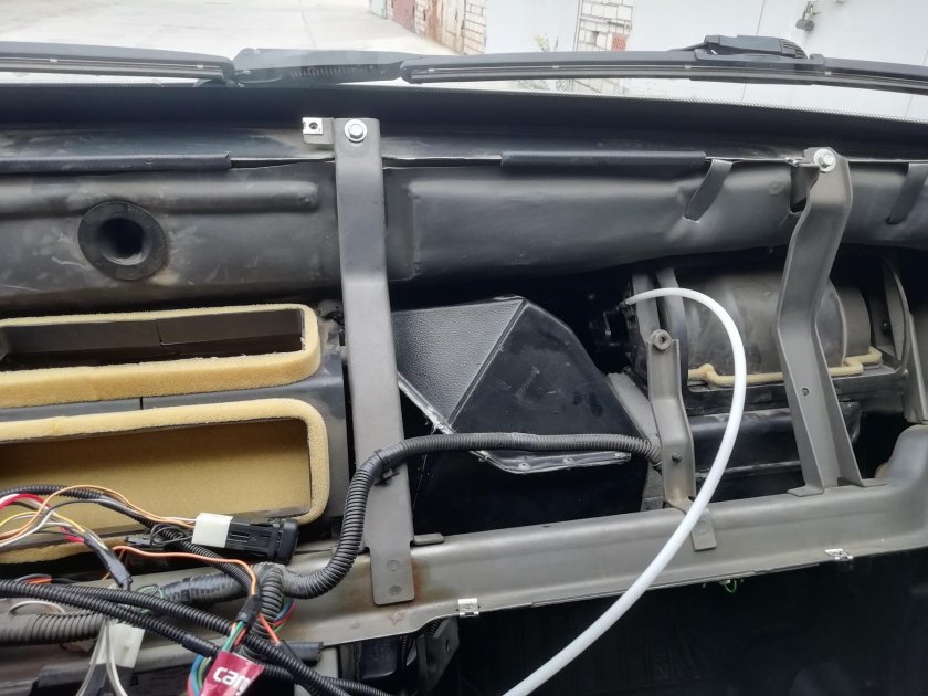 Крепление кондиционера Нива Шевроле