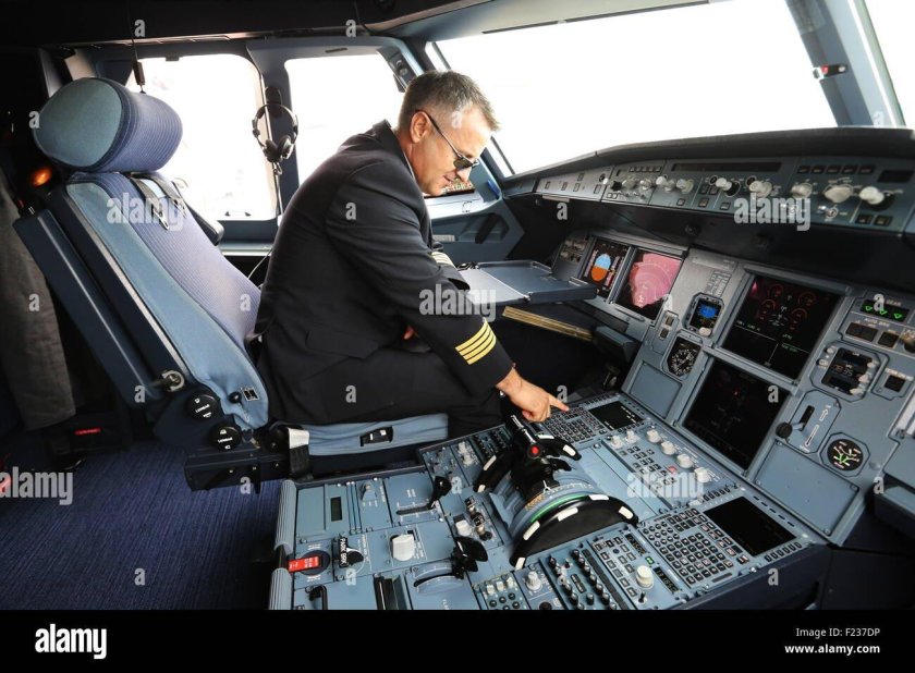 E170 самолет кабина