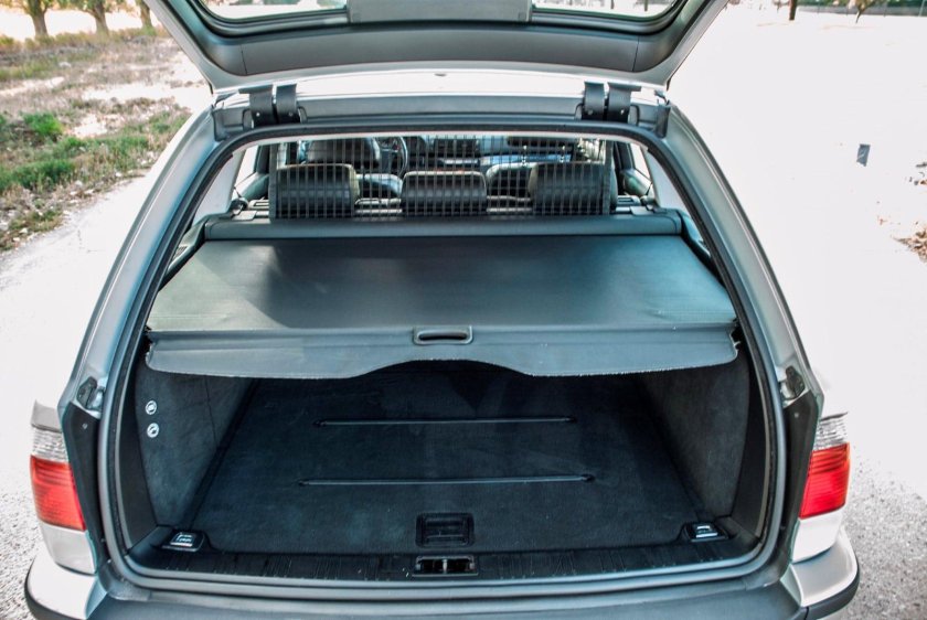 E39 Touring багажник