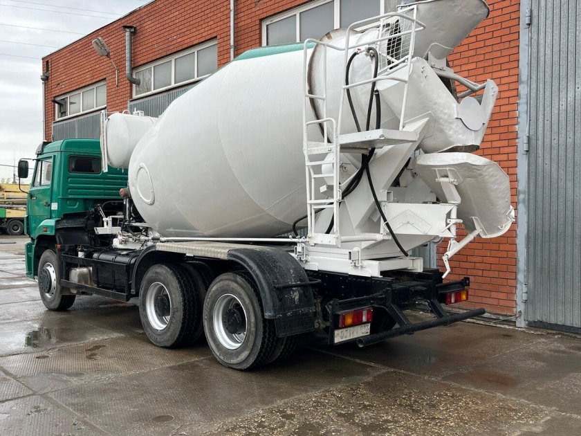 Автобетоносмеситель 5814у7