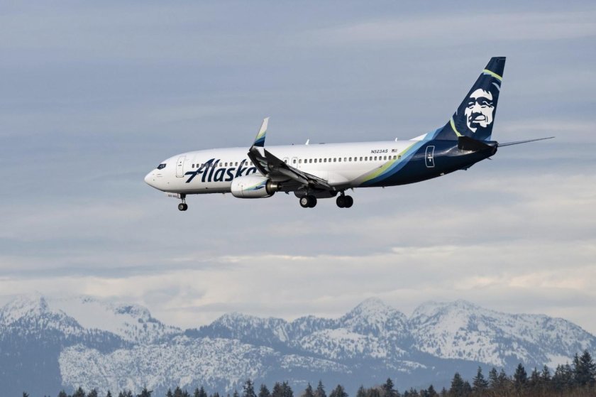 Самолет авиакомпании Аляска фон для фотошопа
