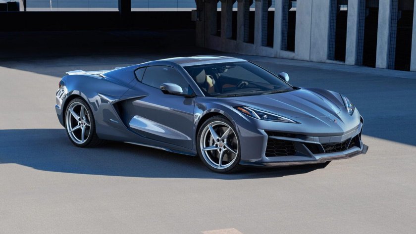 Chevrolet Corvette e-ray 2024