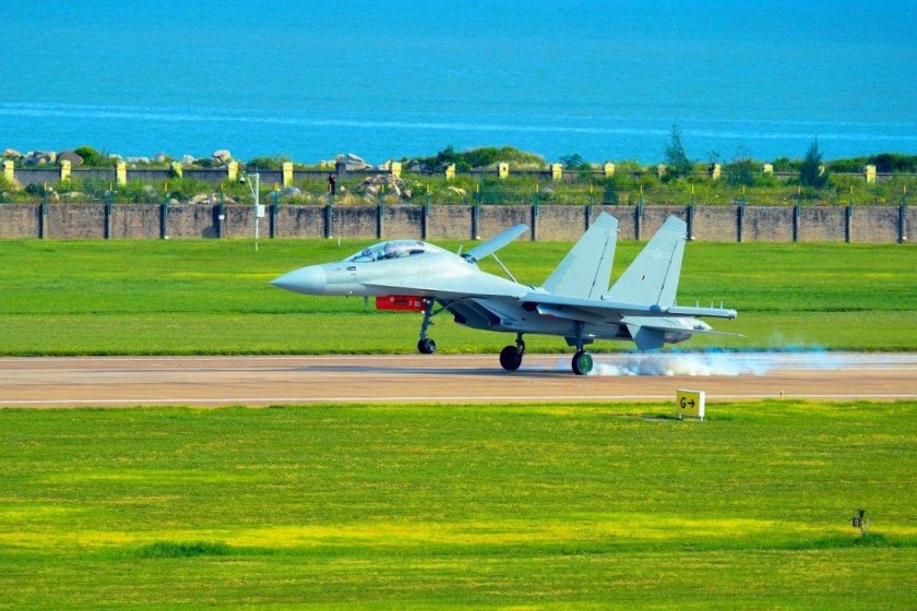 Самолет РЭБ J-16d