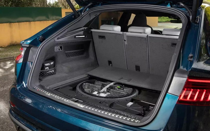 Audi q8 багажник