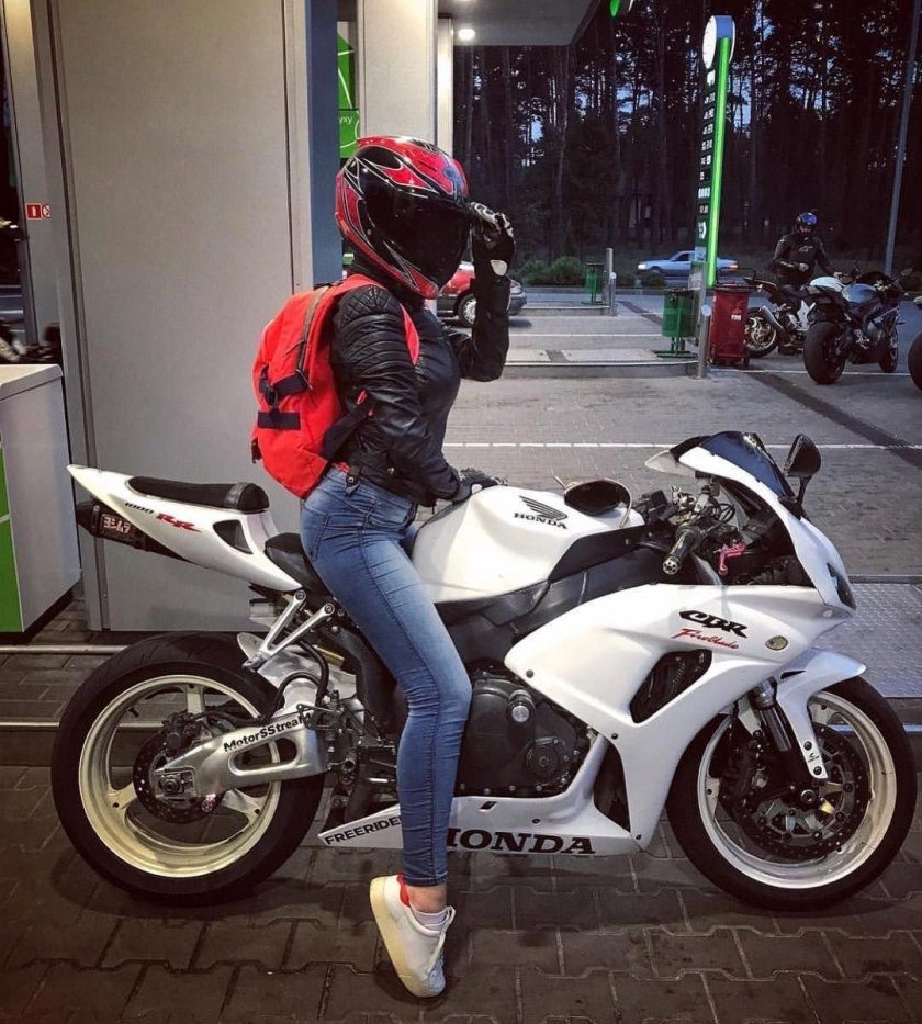 Парень на мотоцикле