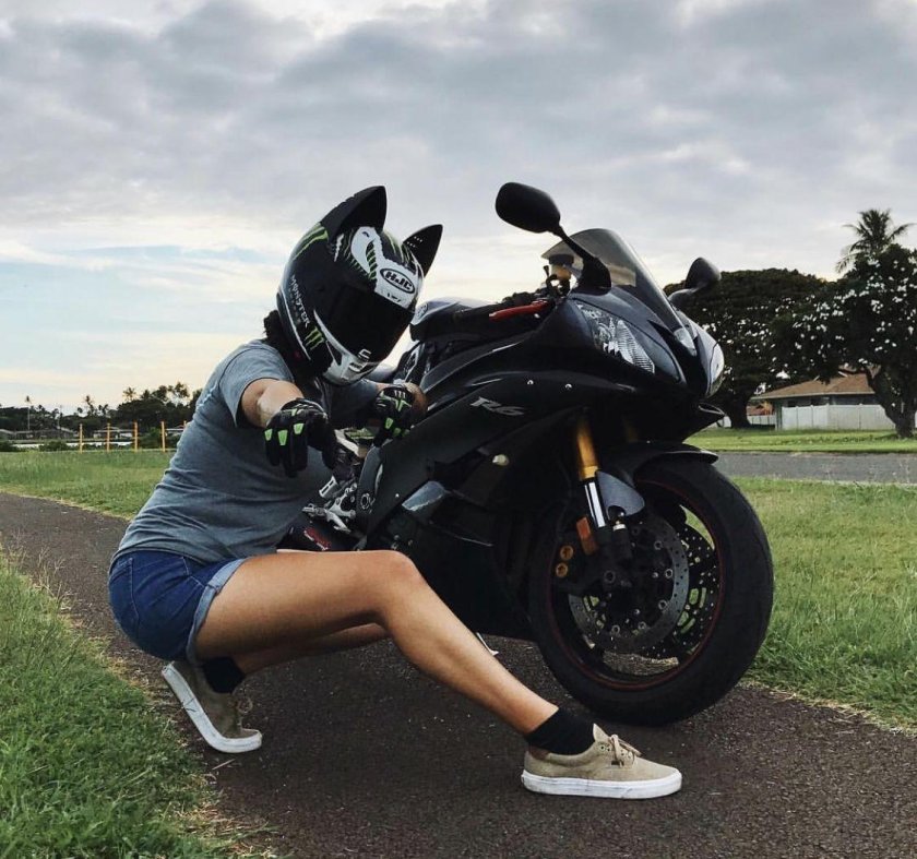 Девушка на мотоцикле