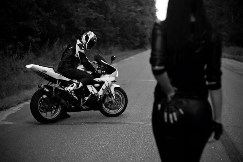 Девушка на мотоцикле