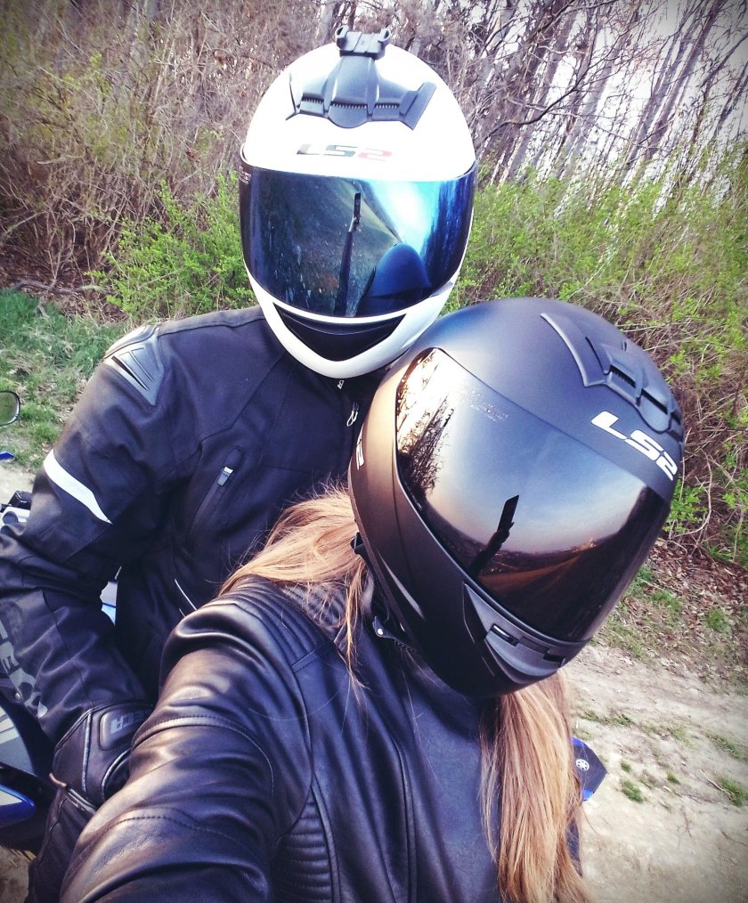 Девушка в шлеме