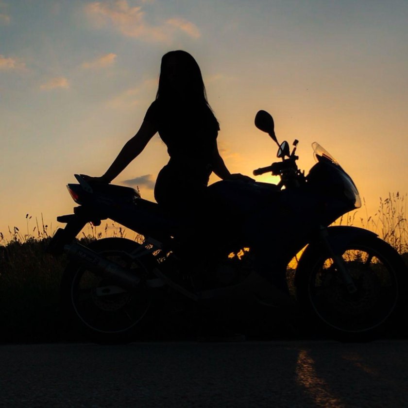 Фото на мотоцикле девушки позы