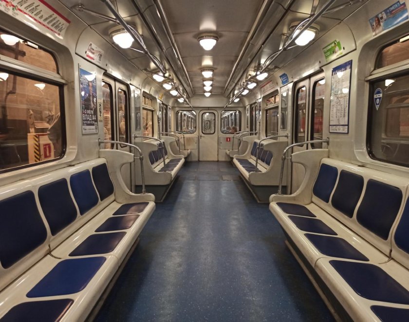 Вагон метро ЕМА 502