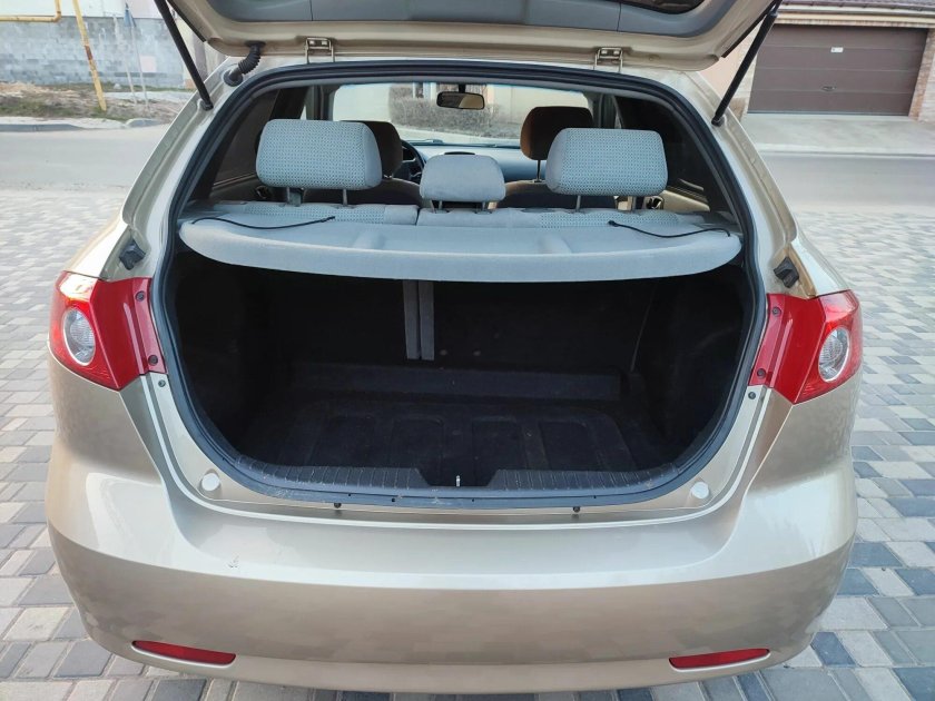Chevrolet lacetti hatchback багажник