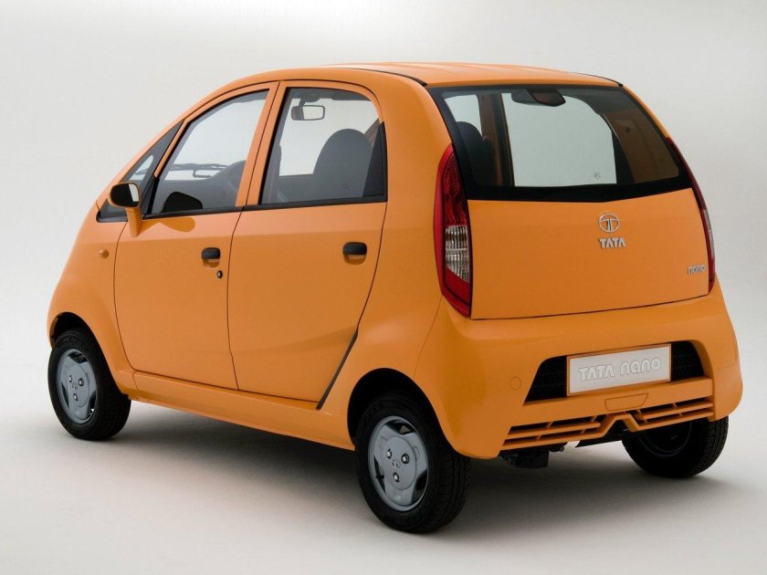Машина Tata Nano