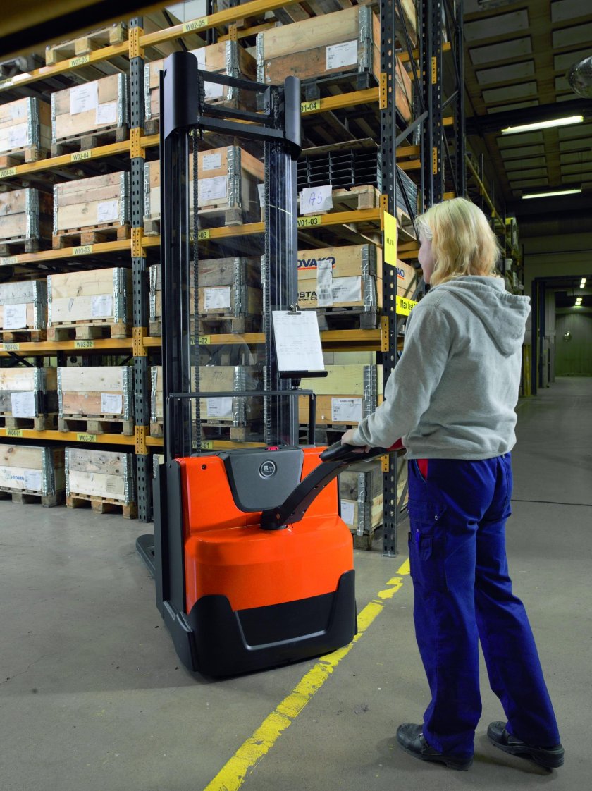 Штабелер Тойота