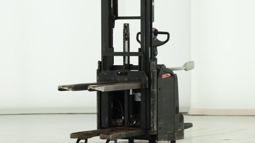 Штабелер электрический