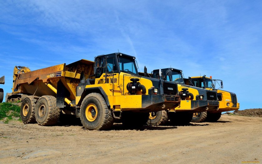 Карьерный самосвал Катерпиллер