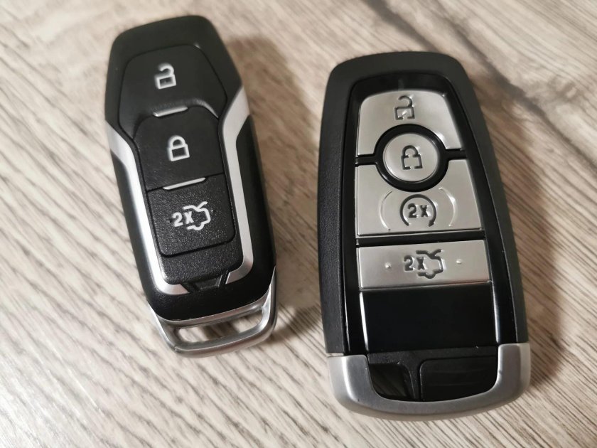Ключ с дистанционный запуск Форд Куга 2