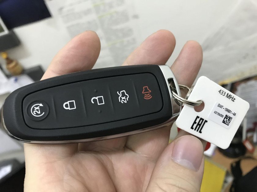 Ключ автозапуском на Форд Куга 2