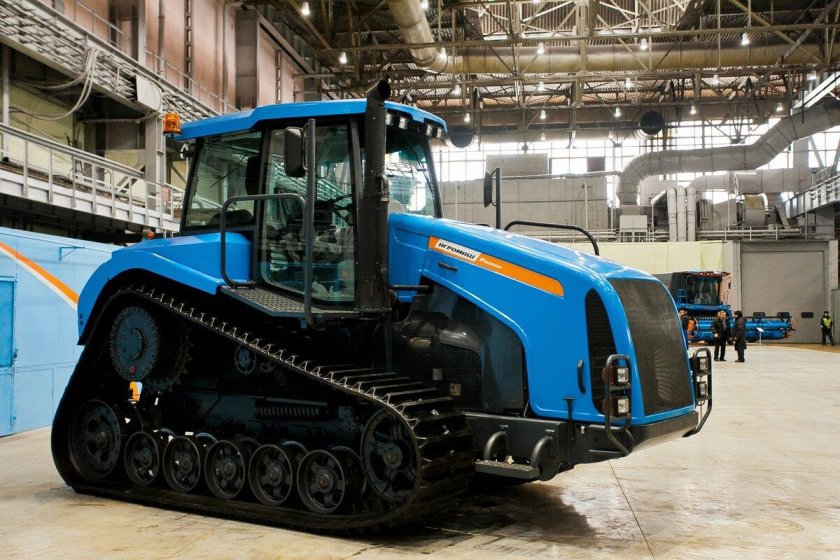 Гусеничный трактор Агромаш-Руслан