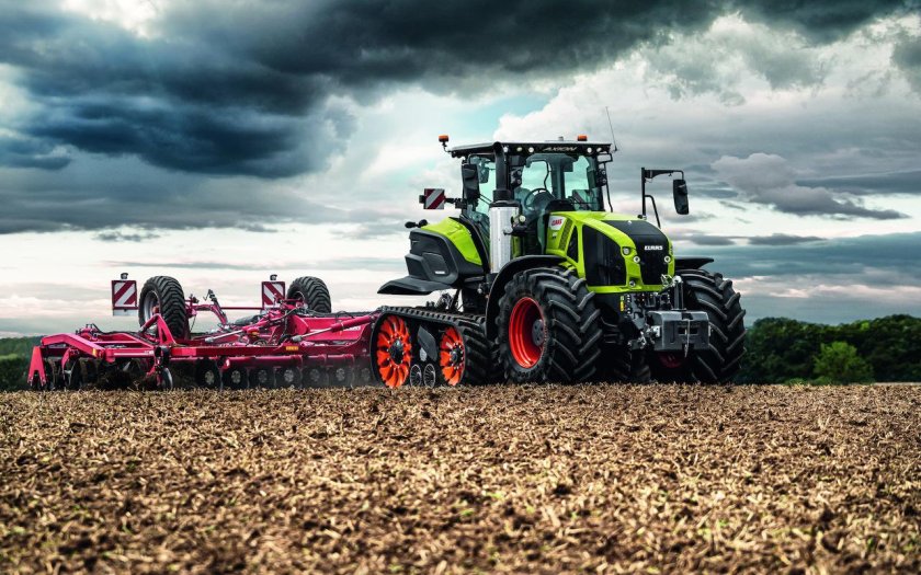 Трактор CLAAS 900