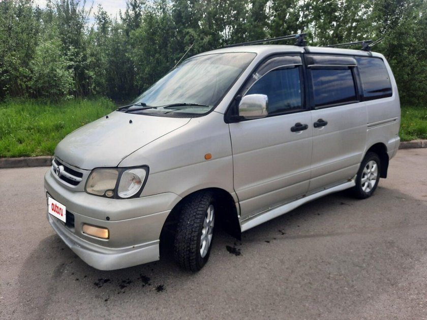 Тойота таун айс ноах 2000 года