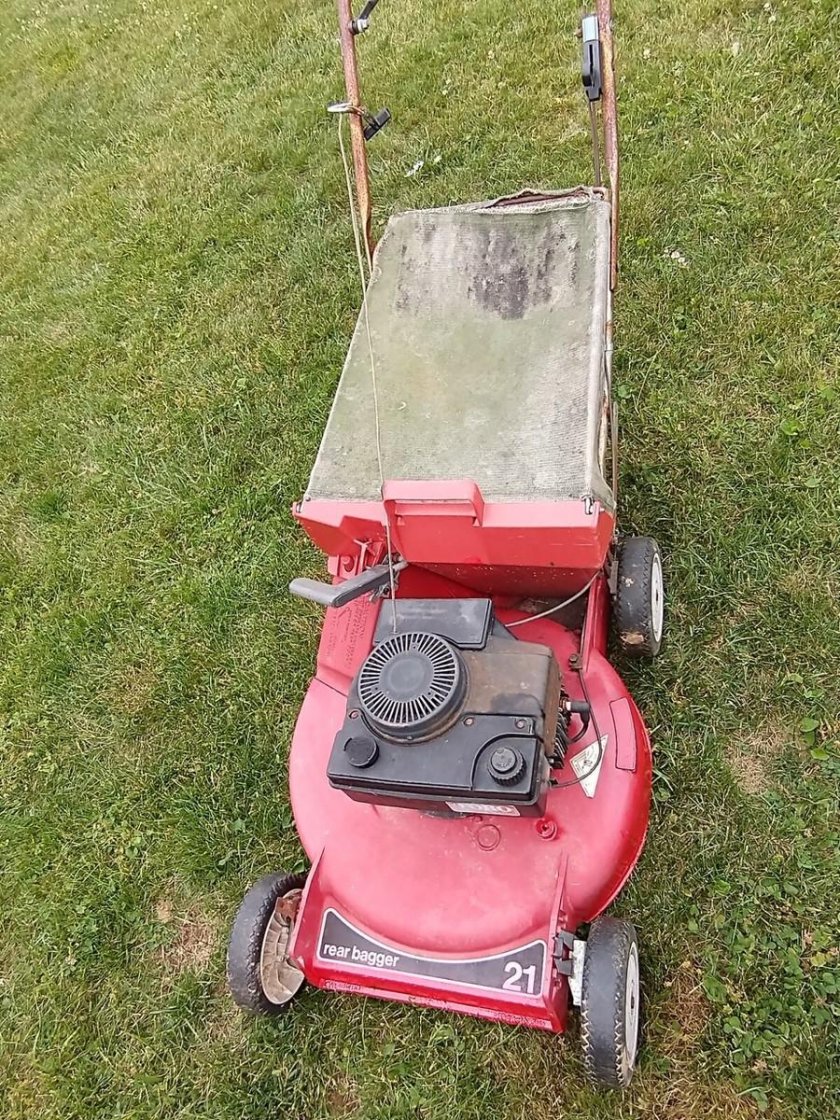 Газонокосилка бензиновая