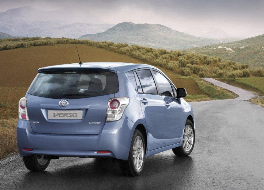 Тойота версо 2009