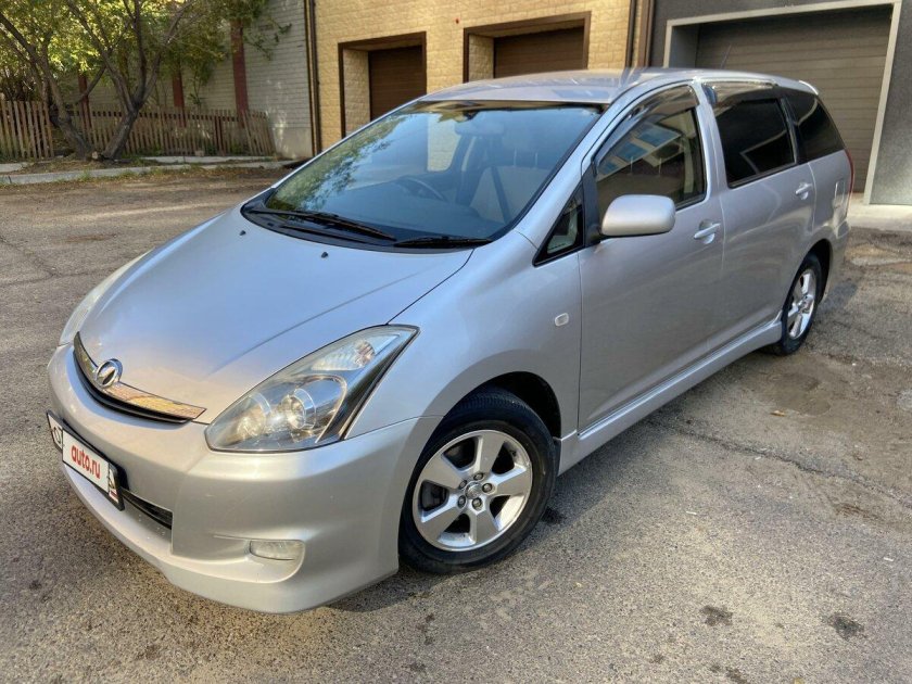 Тойота Виш 1 поколение