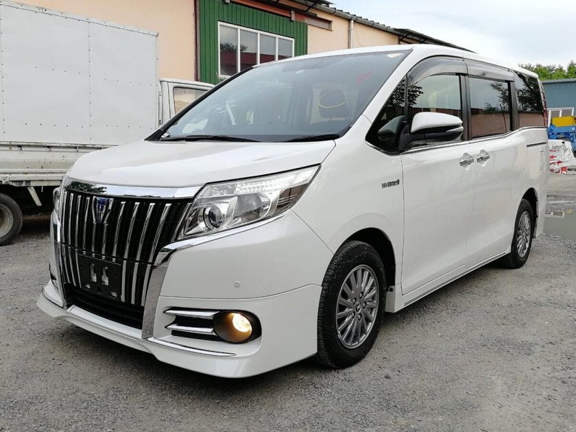 Тойота Эсквайр,минивэн