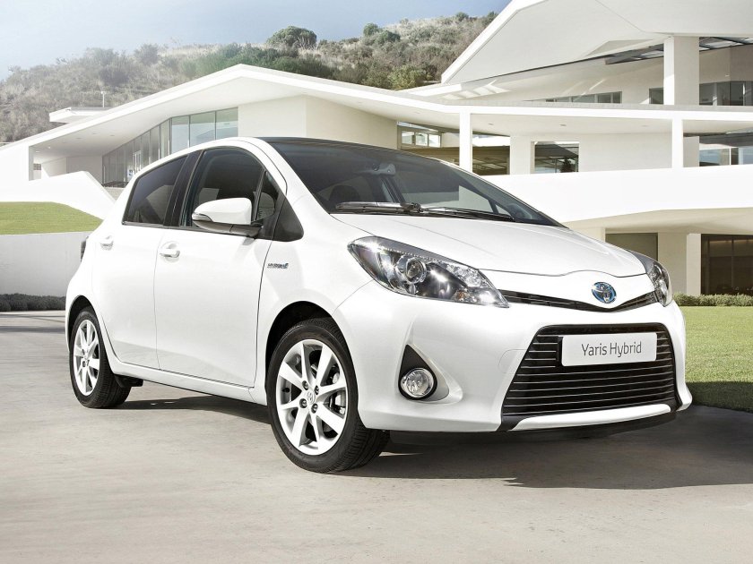 Toyota yaris 2013 hybrid