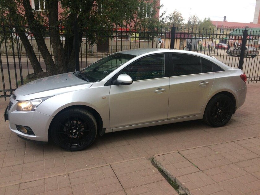 Шевроле Круз седан серебристый