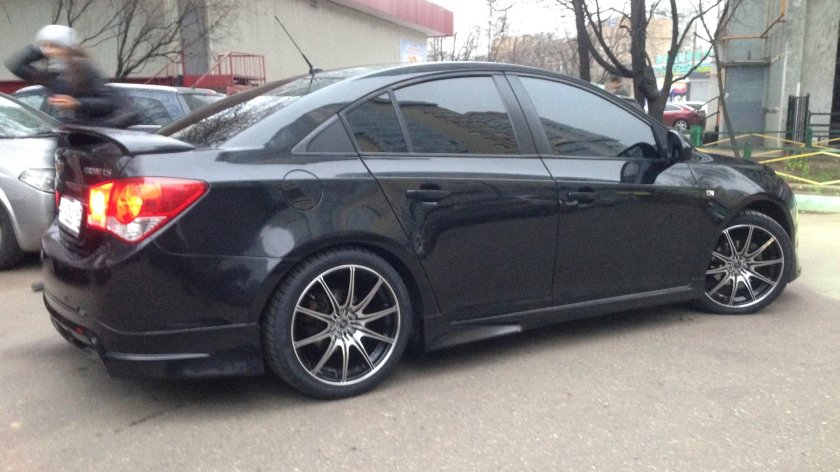 Шевроле Круз черный r18