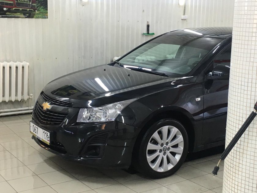 Шевроле Круз черный на 17 дисках