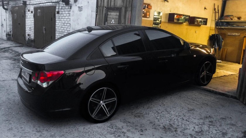 Шевроле Круз черный r18