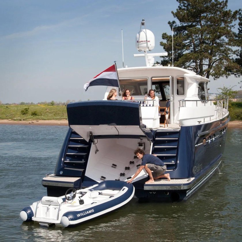 Моторная яхта Elling e6