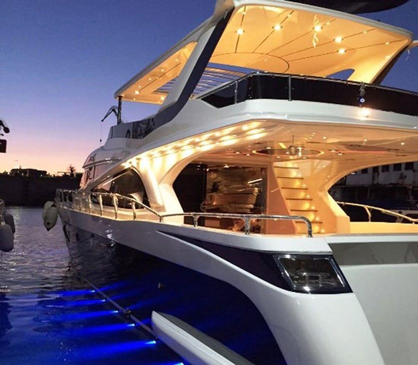 Мегаяхта Лотус Дубай