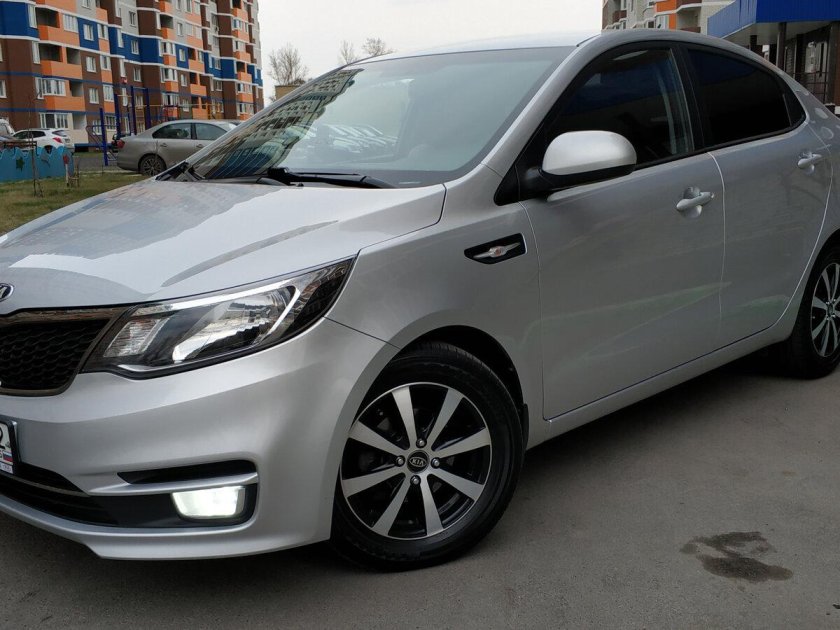 Киа Рио 3 седан серебристый
