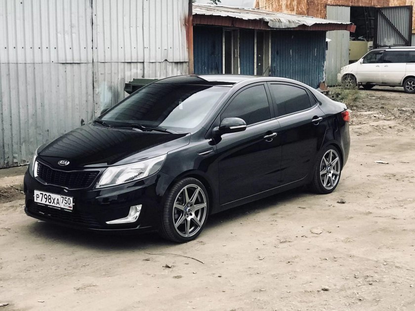 Kia Rio 4 черный r16