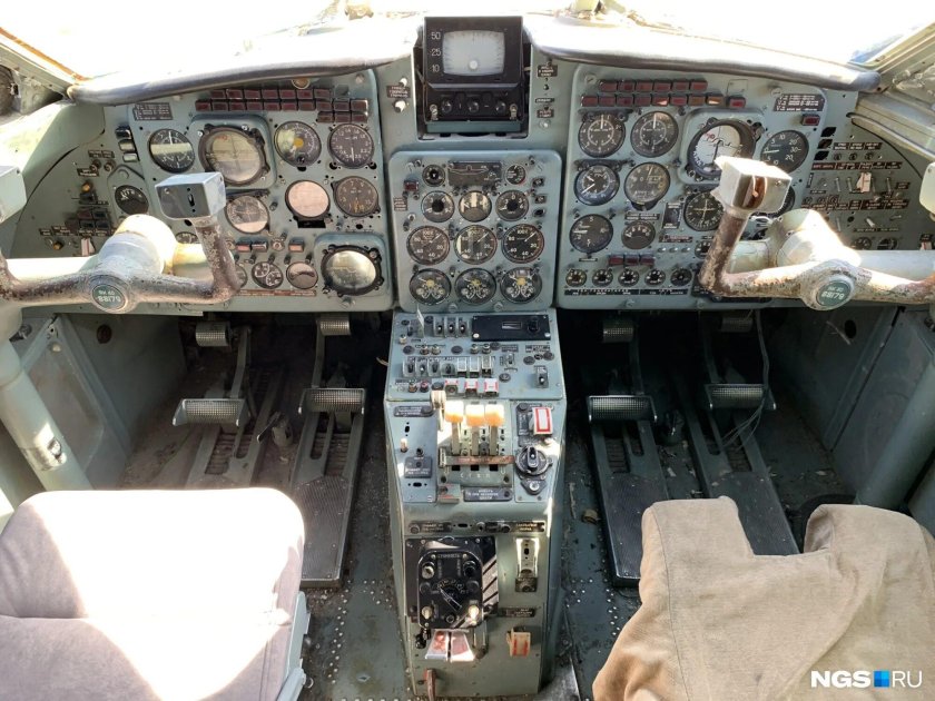 Як 40 кабина