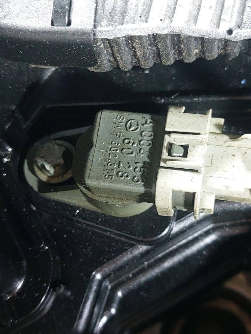 Датчик распредвала мерседес 211 1.8