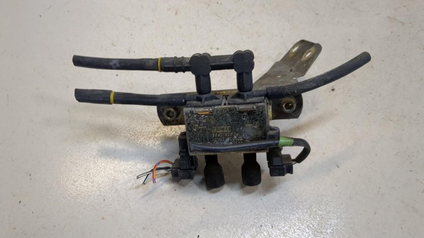 Клапан воздушный (электромагнитный) Mercedes-Benz c-class w163 куда идут трубки?