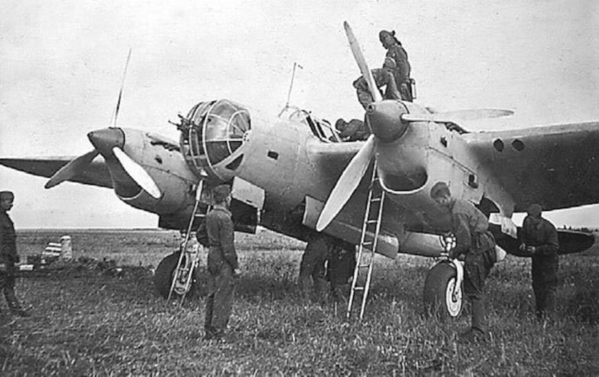 Пикирующий бомбардировщик ар-2