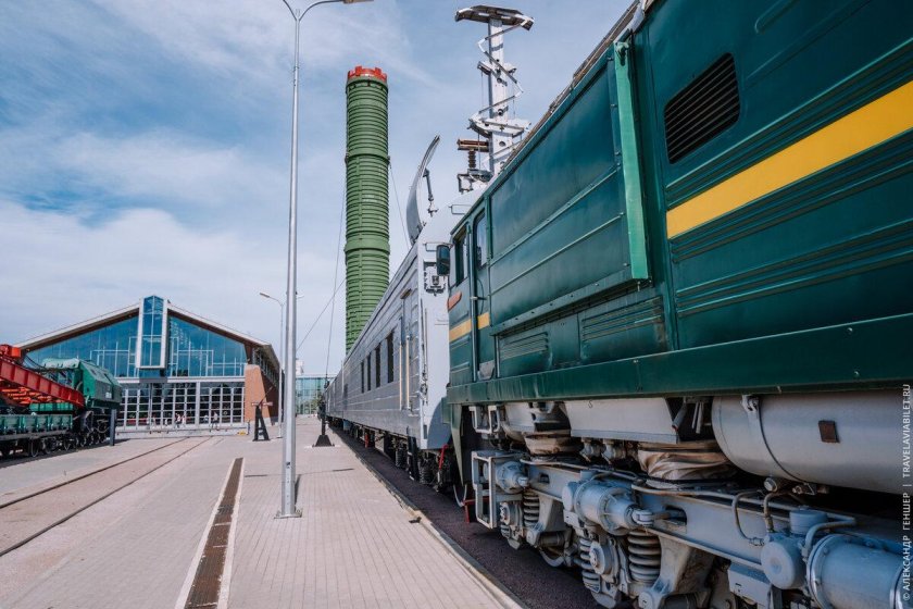 Боевой Железнодорожный ракетный комплекс 15п961 молодец