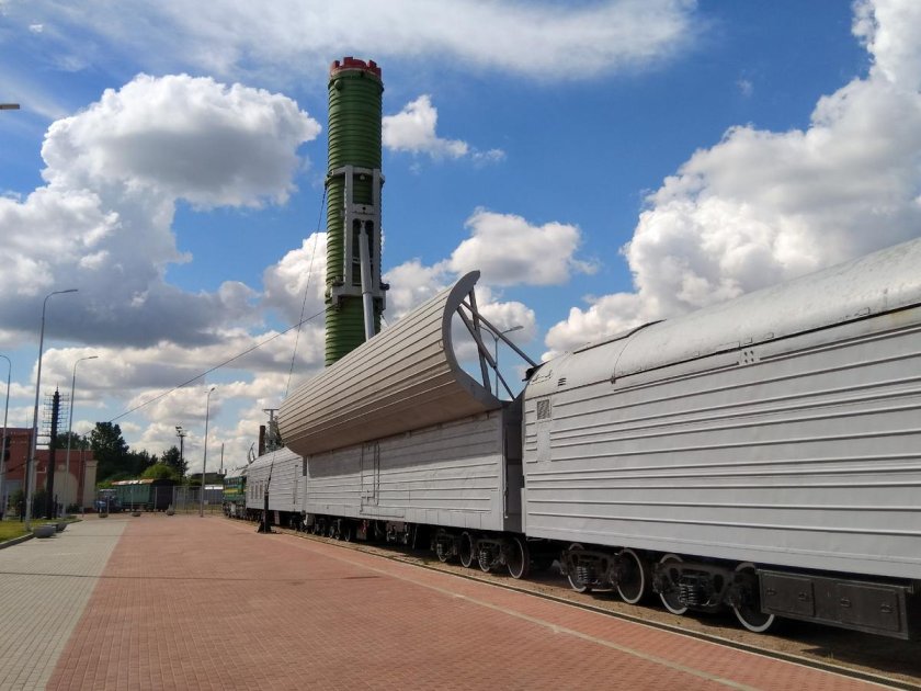 Боевой железнодорожный ракетный комплекс рт-23 уттх «молодец»