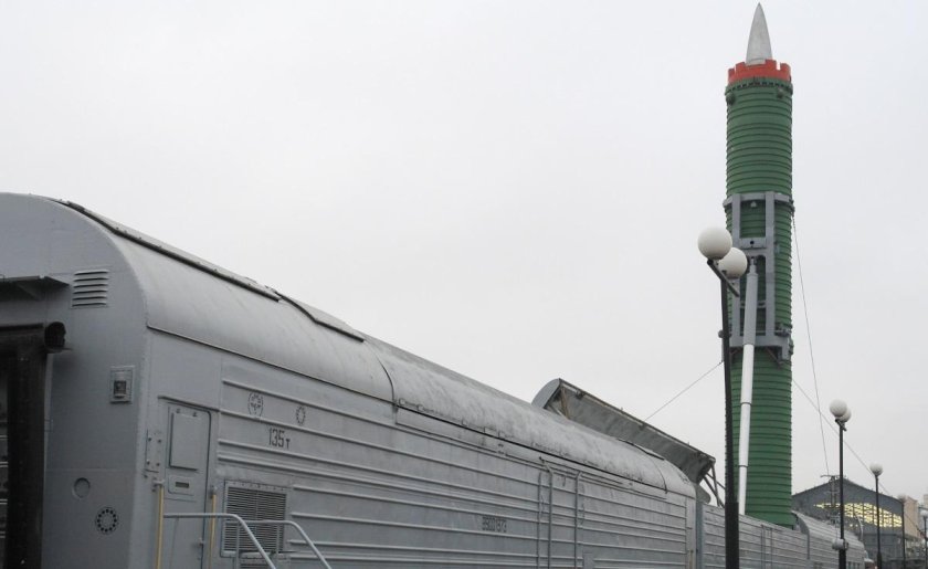 Боевой железнодорожный ракетный комплекс бжрк 15п961 молодец