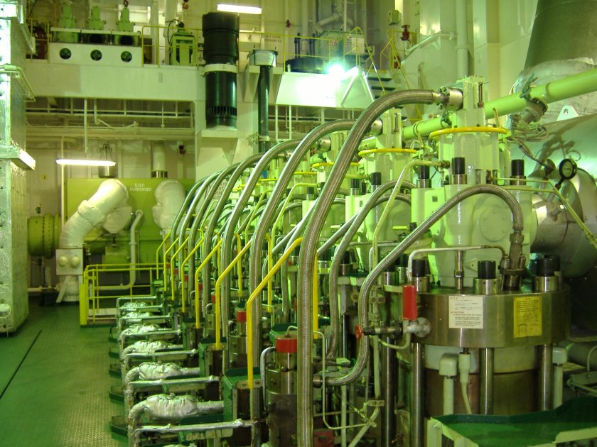 Супертанкер машинное отделение