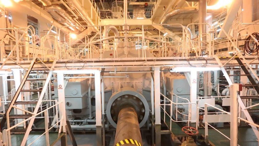 Супертанкер машинное отделение